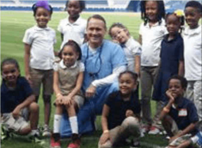 hero2 Doctor with little kids